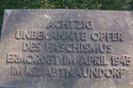 Gedenkstein für die Opfer des "Massakers von Abtnaundorf" (GfZL / Lena Weber, 2022)